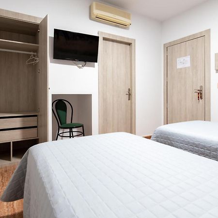 Hostal Vinuela San Pedro de Merida المظهر الخارجي الصورة